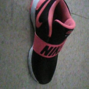 Nike (team hustle o8)